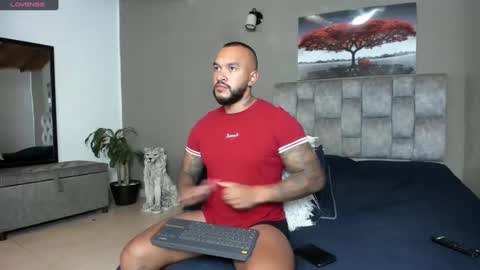 Snapshot of emanuelspencer chatting on February 11, 6:01 pm emanuelspencer online show from February 11, 6:01 pm