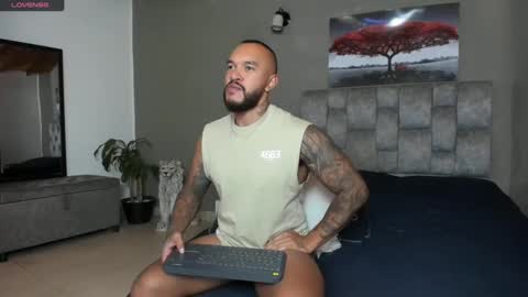 Snapshot of emanuelspencer chatting on February 13, 3:24 pm emanuelspencer online show from February 13, 3:24 pm