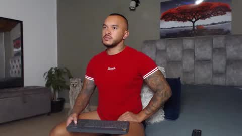 Snapshot of emanuelspencer chatting on March 10, 12:06 pm emanuelspencer online show from March 10, 12:06 pm