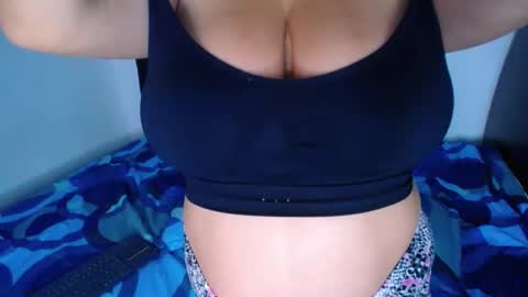 Snapshot of ember_wanda_ chatting on January 24, 7:51 am Ember and Wanda online show from January 24, 7:51 am