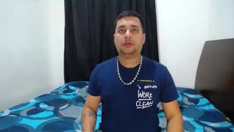 Snapshot of ember_wanda_ chatting on January 4, 9:31 pm Ember and Wanda online show from January 4, 9:31 pm