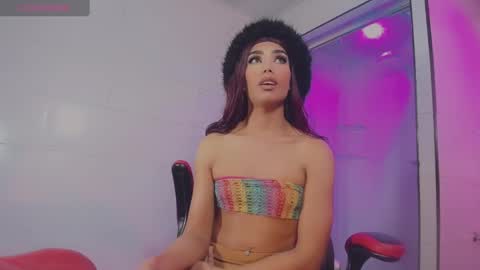 Snapshot of emeli_roushot chatting on February 4, 5:34 pm Emeli online show from February 4, 5:34 pm