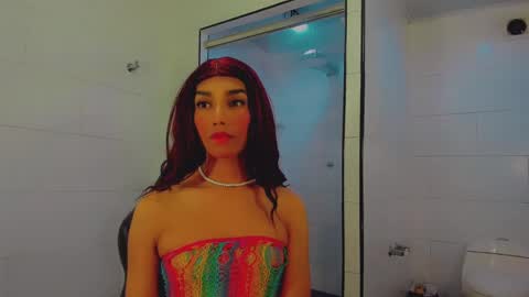 Snapshot of emeli_roushot chatting on January 18, 11:21 am Emeli online show from January 18, 11:21 am