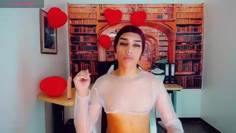 Snapshot of emeli_roushot chatting on February 13, 10:34 am Emeli online show from February 13, 10:34 am