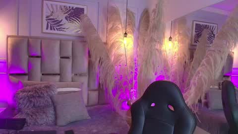 Snapshot of emelie_ch_ chatting on January 18, 12:35 am Emily online show from January 18, 12:35 am