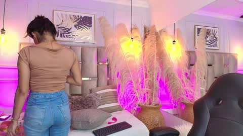 Snapshot of emelie_ch_ chatting on January 21, 3:59 am Emily online show from January 21, 3:59 am