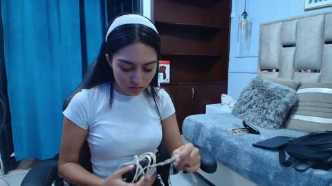 Snapshot of emelie_ch_ chatting on January 21, 11:34 pm Emily online show from January 21, 11:34 pm