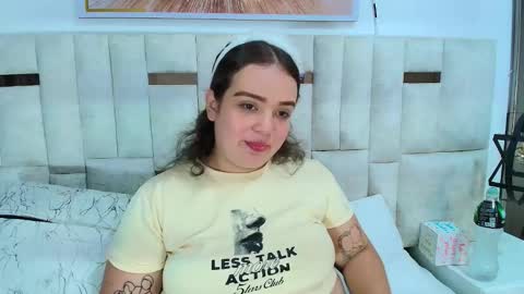 Snapshot of emely_pregnant chatting on October 16, 8:18 pm emely_pregnant online show from October 16, 8:18 pm
