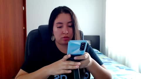 Snapshot of emely_sexx chatting on September 8, 4:50 pm emely_sexx online show from September 8, 4:50 pm