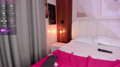 Snapshot of emelyross_ chatting on September 30, 12:32 am emely ross online show from September 30, 12:32 am