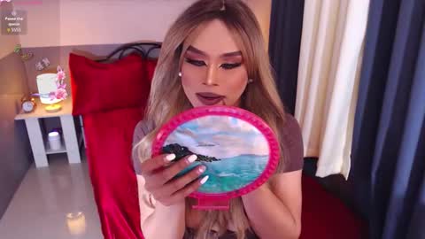 Snapshot of emeraldshemalegoddess chatting on October 6, 1:23 am Epitome of Goddess MISS EMERALD online show from October 6, 1:23 am
