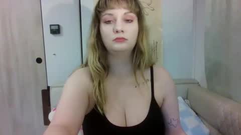 EmerieSkye online show from February 26, 6:44 pm