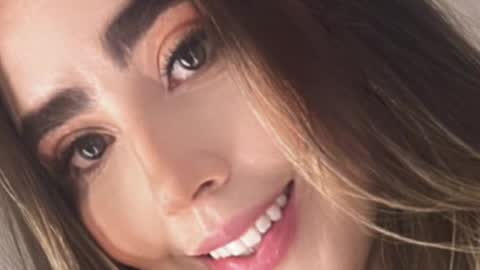 Snapshot of emi_royse chatting on October 4, 5:33 pm emi_royse online show from October 4, 5:33 pm