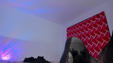 Emi online show from September 26, 7:11 pm