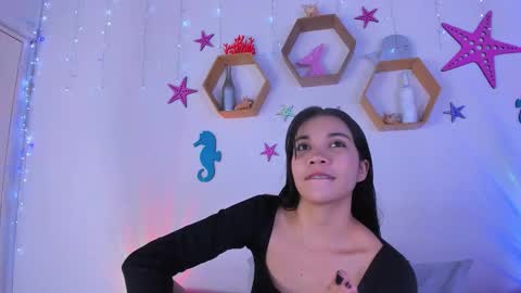 Snapshot of emiily_parkerr chatting on October 16, 3:17 am Emily online show from October 16, 3:17 am