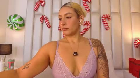 EMILY ROBERTS online show from December 15, 3:02 am