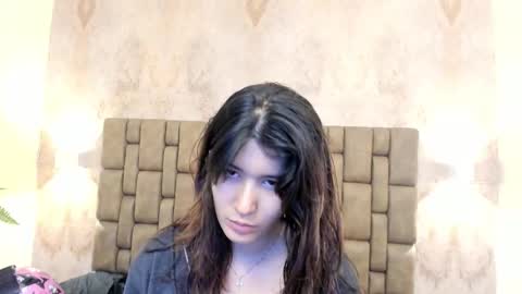 Snapshot of emiilycutex_ chatting on September 30, 12:15 pm online show from September 30, 12:15 pm