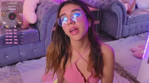 Snapshot of emiiscoot_1 chatting on January 17, 4:04 pm Emily online show from January 17, 4:04 pm