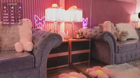 Snapshot of emiiscoot_1 chatting on January 9, 1:02 pm Emily online show from January 9, 1:02 pm
