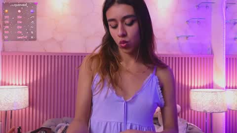 Snapshot of emiiscoot_1 chatting on January 16, 6:48 pm Emily online show from January 16, 6:48 pm