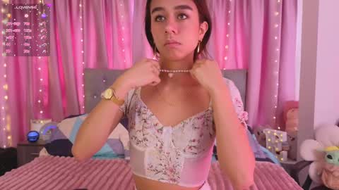 Snapshot of emiiscoot_1 chatting on March 1, 1:40 pm Emily online show from March 1, 1:40 pm