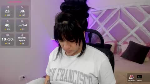 Snapshot of emilayton_ chatting on October 14, 8:34 pm emilayton_ online show from October 14, 8:34 pm
