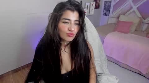 Snapshot of emilayton_ chatting on September 11, 8:43 pm emilayton_ online show from September 11, 8:43 pm