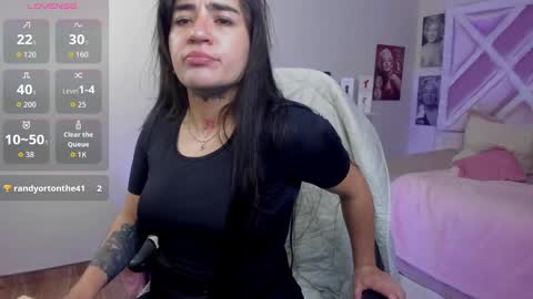 Snapshot of emilayton_ chatting on September 15, 8:21 pm emilayton_ online show from September 15, 8:21 pm