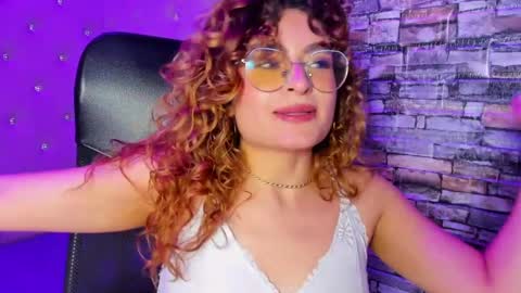Snapshot of emili_rouse_ chatting on September 23, 10:16 pm Emy online show from September 23, 10:16 pm