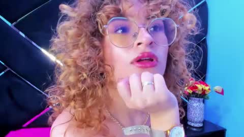 Snapshot of emili_rouse_ chatting on September 18, 10:25 pm Emy online show from September 18, 10:25 pm