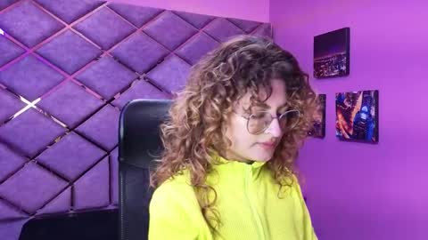 Snapshot of emili_rouse_ chatting on September 28, 5:55 pm Emy online show from September 28, 5:55 pm
