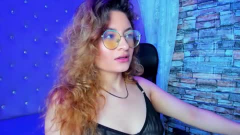 Snapshot of emili_rouse_ chatting on October 12, 8:10 pm Emy online show from October 12, 8:10 pm
