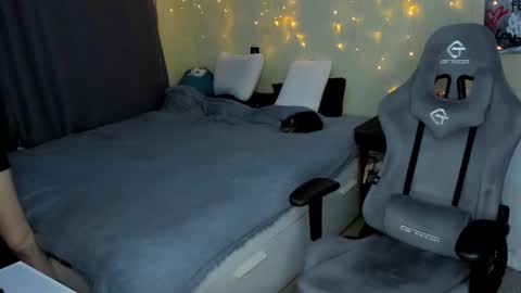 Snapshot of emili_sweet__ chatting on February 26, 6:48 pm emili_sweet__ online show from February 26, 6:48 pm