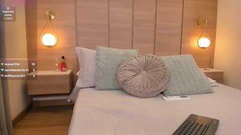 Snapshot of emilia_1040 chatting on October 8, 1:28 pm emilia_1040 online show from October 8, 1:28 pm