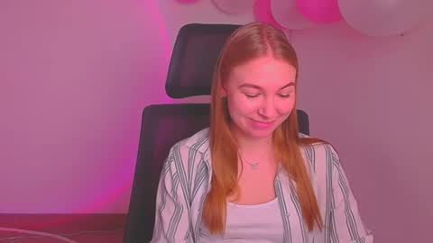 Snapshot of emilia_ilia chatting on February 13, 3:35 pm Emilia online show from February 13, 3:35 pm