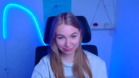 Emilia online show from December 2, 6:56 am