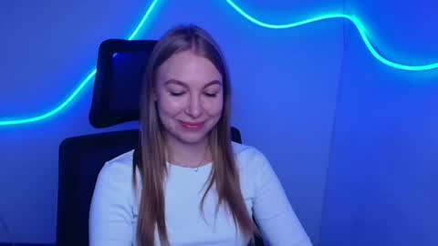 Snapshot of emilia_ilia chatting on September 13, 5:21 am Emilia online show from September 13, 5:21 am