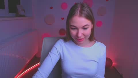 Snapshot of emilia_ilia chatting on March 2, 9:10 am Emilia online show from March 2, 9:10 am