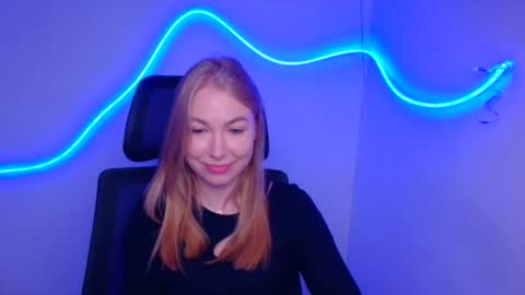 Snapshot of emilia_ilia chatting on September 19, 5:33 am Emilia online show from September 19, 5:33 am