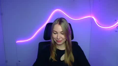 Snapshot of emilia_ilia chatting on September 29, 5:28 am Emilia online show from September 29, 5:28 am