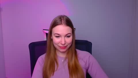 Snapshot of emilia_ilia chatting on February 11, 6:08 am Emilia online show from February 11, 6:08 am