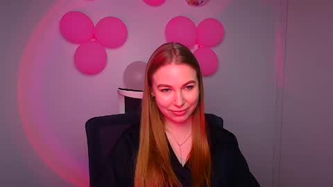 Snapshot of emilia_ilia chatting on February 24, 3:20 pm Emilia online show from February 24, 3:20 pm