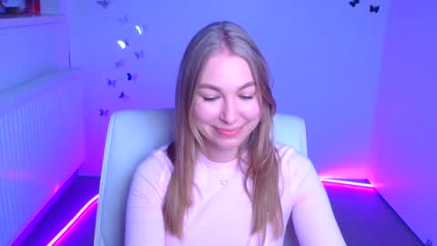 Snapshot of emilia_ilia chatting on September 25, 11:28 am Emilia online show from September 25, 11:28 am