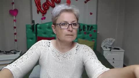 Snapshot of emiliagree chatting on September 17, 7:17 pm EmiliaGree online show from September 17, 7:17 pm