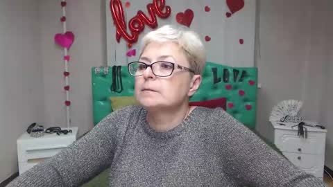Snapshot of emiliagree chatting on October 8, 6:36 pm EmiliaGree online show from October 8, 6:36 pm