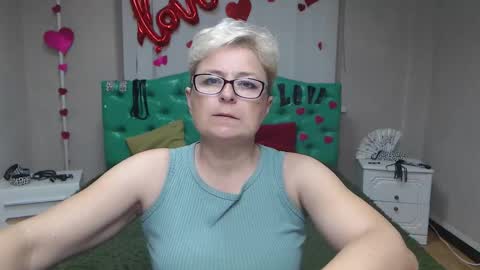 Snapshot of emiliagree chatting on October 12, 6:06 am EmiliaGree online show from October 12, 6:06 am