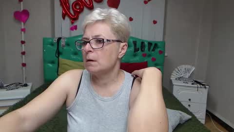 Snapshot of emiliagree chatting on September 22, 5:50 pm EmiliaGree online show from September 22, 5:50 pm