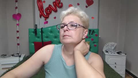 Snapshot of emiliagree chatting on September 14, 6:09 pm EmiliaGree online show from September 14, 6:09 pm
