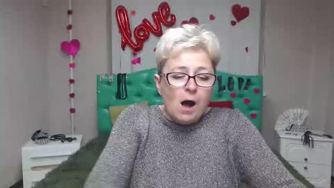 Snapshot of emiliagree chatting on October 5, 6:04 pm EmiliaGree online show from October 5, 6:04 pm