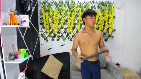 EMILI AND GIN online show from December 4, 5:32 am